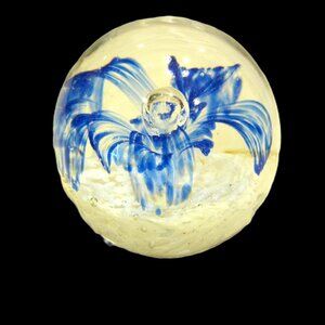 VTG GLASS PAPERWEIGHT, BLUE FLOWER W/BUBBLE CENTER ART GLASS